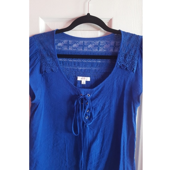 Blue top - Picture 2 of 3